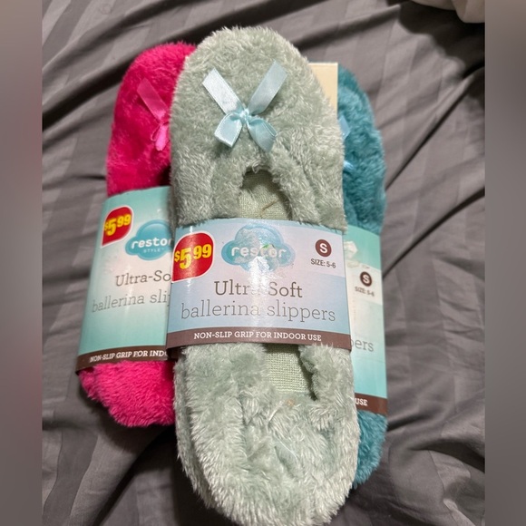 Bundle of 3 New Pairs of Slippers - Picture 1 of 14
